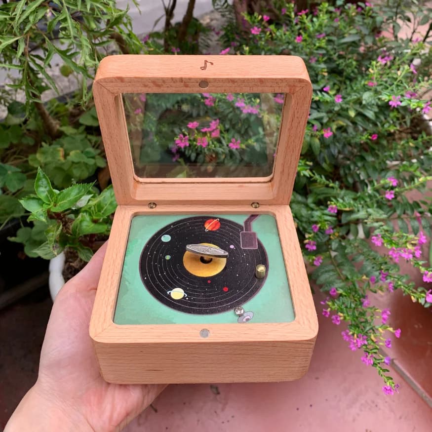 Music box printed in the shape of a vinyl record